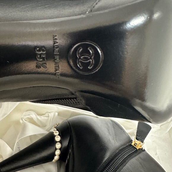 New Chanel Bottines Black Boots Booties Leather Pearl Size 35.5 US 5.5 - Picture 9 of 12